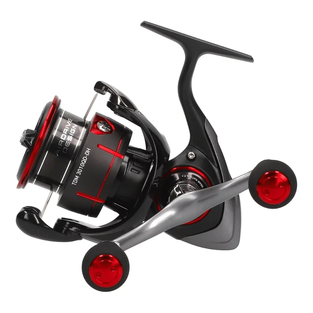 Detalės nuotrauka, tinkama parodyti QD valdymą, būgnelio kraštą arba EVA rankenėlę. Daiwa 25 TDM QD ritės detalė – rankenėlė, line clip arba būgnelis